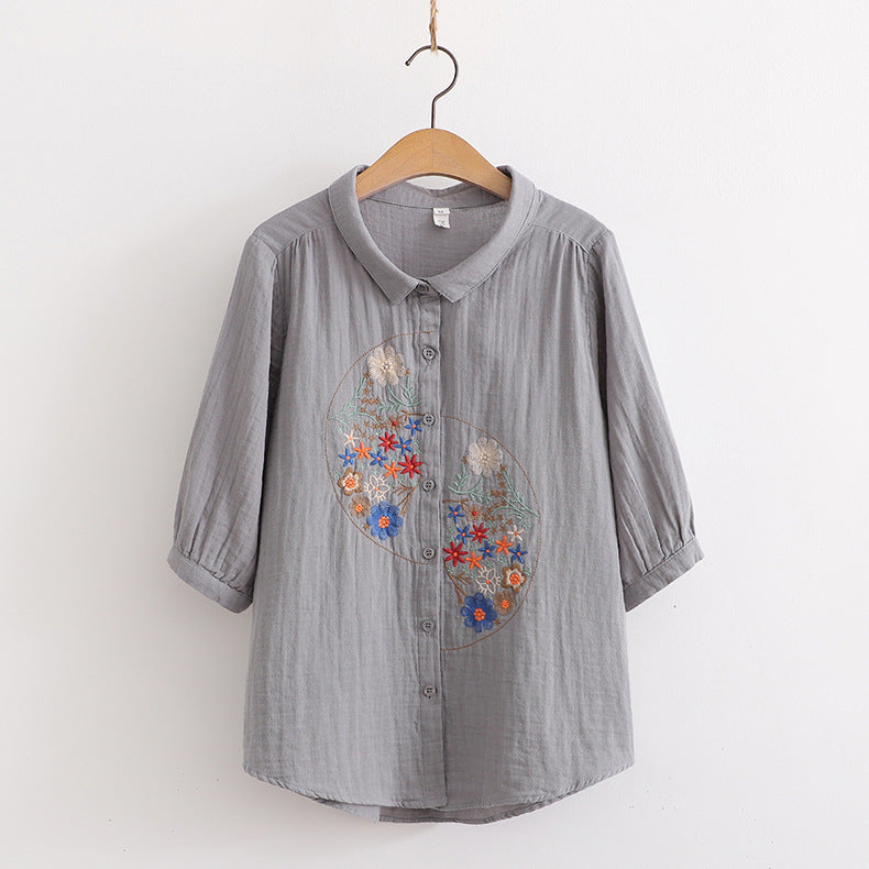 Embroidered loose and slimming shirt