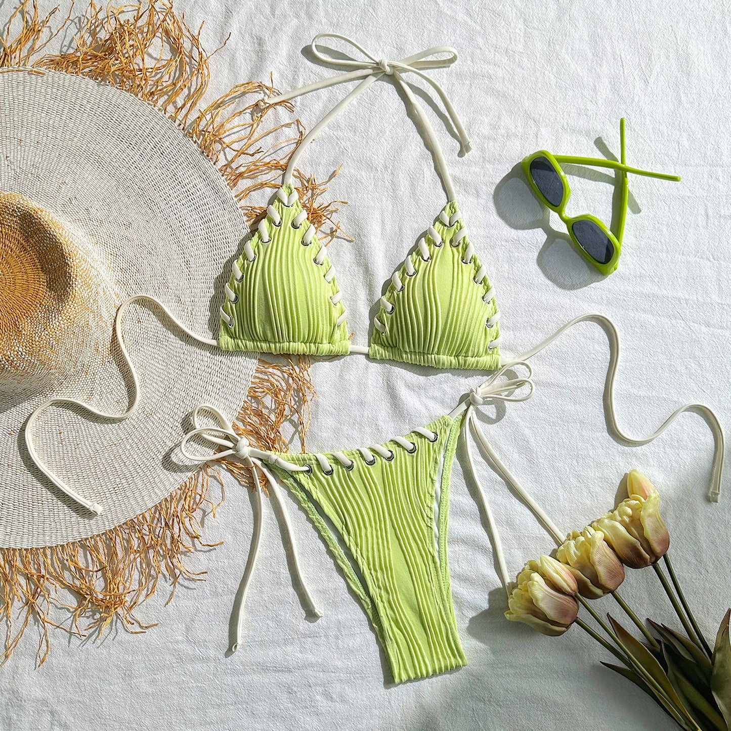 Fresh and sweet two-piece swimsuit bikini