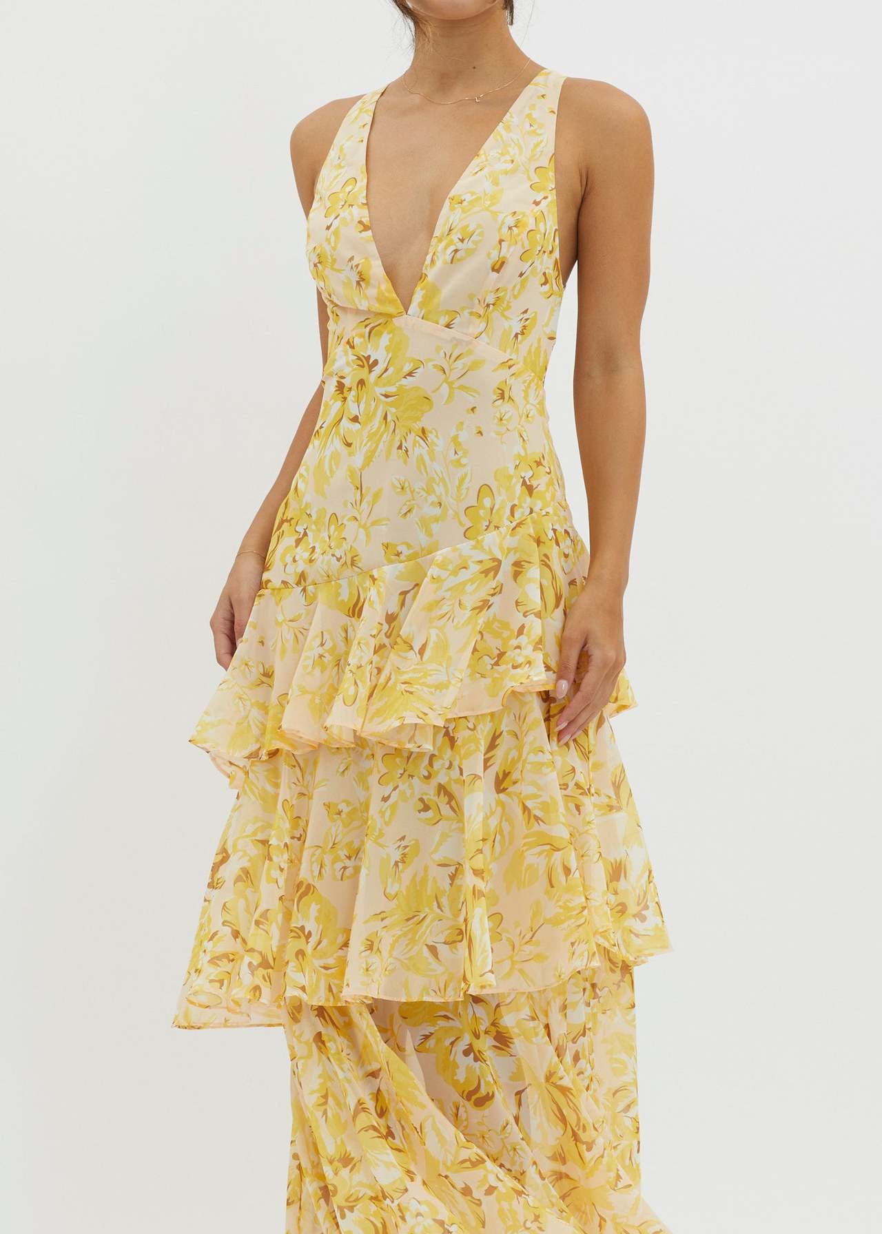 V-neck and ruffled edges dress