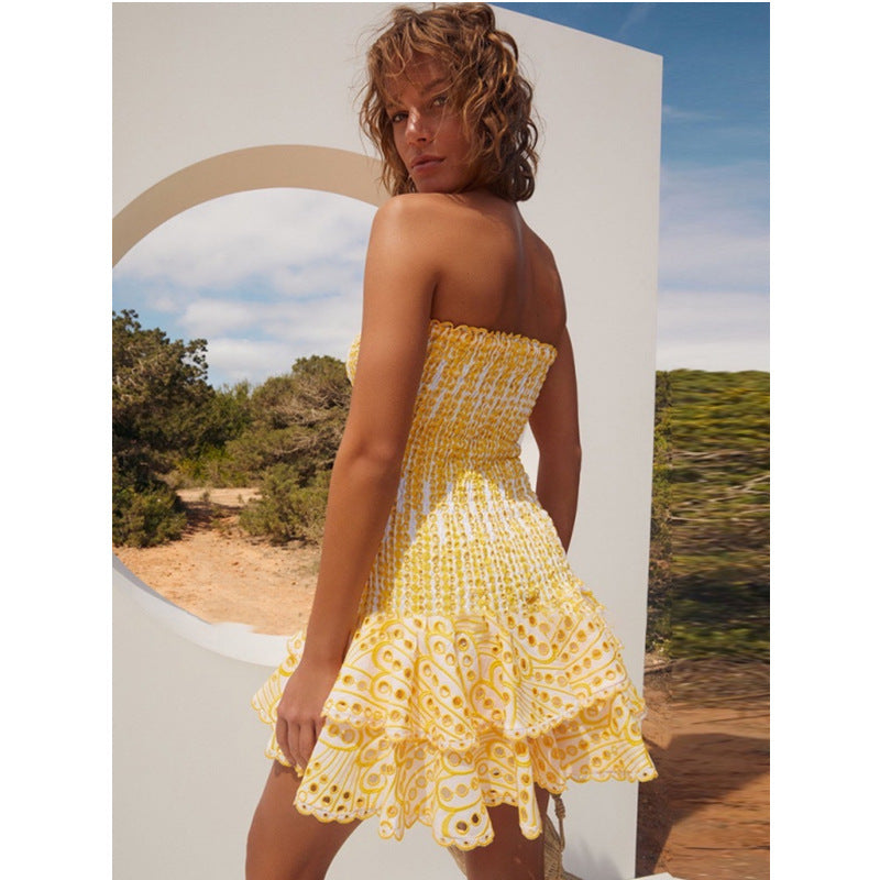 Embroidered waist-shaped ruffled short dress