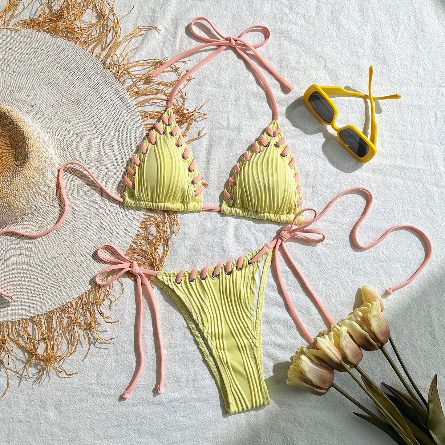 Fresh and sweet two-piece swimsuit bikini